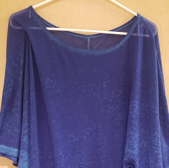 Top - Picture 2 of 3